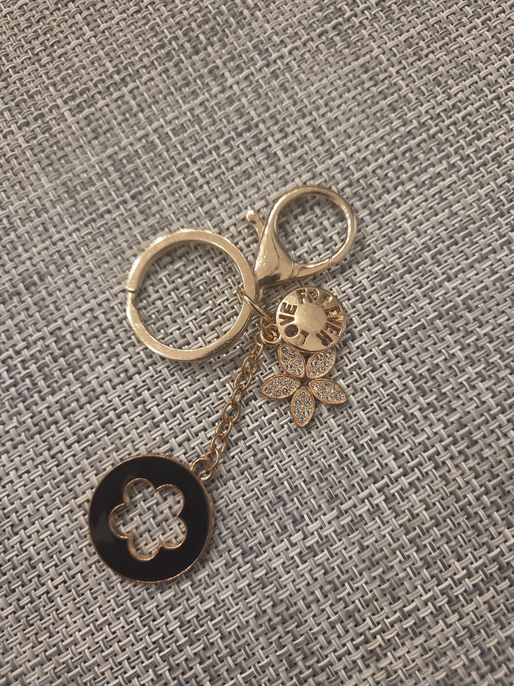 NWOT Gold-Tone Floral Charm Keychain - Unknown Brand